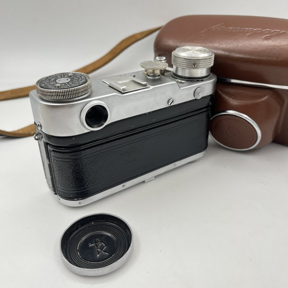 Фотоаппарат плёночный "Ленинград" с объективом "Юпитер-3" в оригинальном кофре, металл, пластик, стекло, кожа, ЛОМО (Ленинградское оптико-механическое объединение), СССР, 1956-1966 гг.