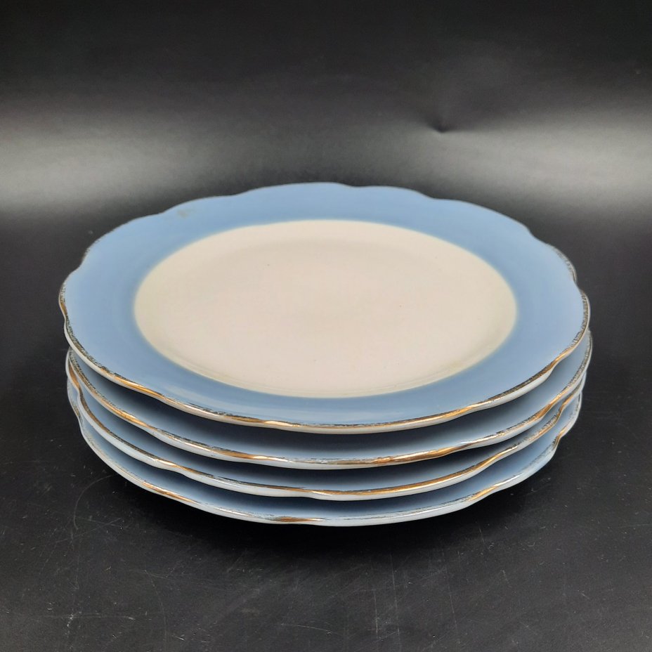 Набор из четырех пирожковых тарелок с каймой голубого цвета, фарфор, крытье, золочение, Коростенский фарфоровый завод (КФЗ), СССР, 1960-1991 гг.