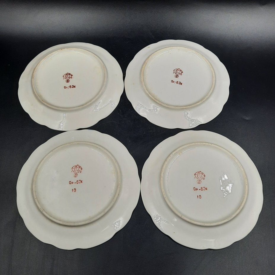 Набор из четырех пирожковых тарелок с каймой голубого цвета, фарфор, крытье, золочение, Коростенский фарфоровый завод (КФЗ), СССР, 1960-1991 гг.