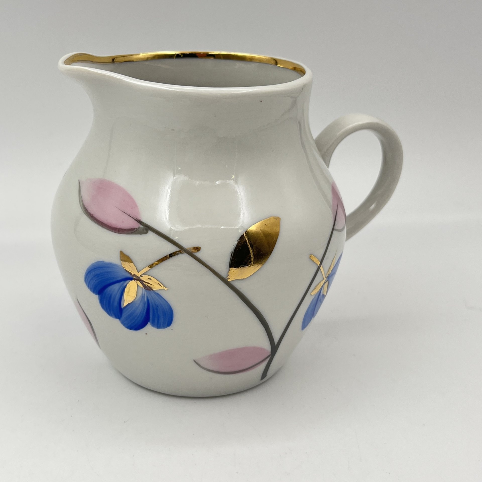 Молочник/сливочник, украшенный цветочным декором, фарфор, роспись, золочение, Дулевский фарфоровый завод (Дулёво), СССР, 1968-1991 гг.