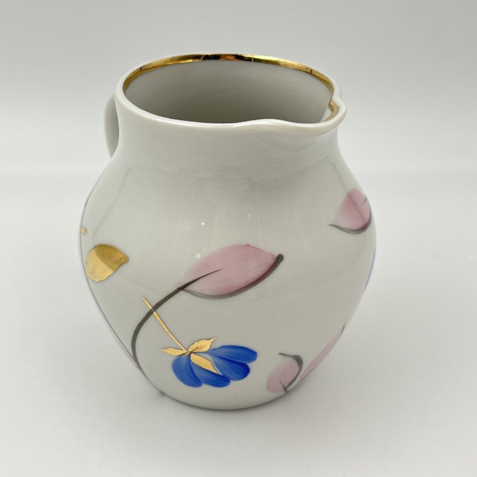 Молочник/сливочник, украшенный цветочным декором, фарфор, роспись, золочение, Дулевский фарфоровый завод (Дулёво), СССР, 1968-1991 гг.