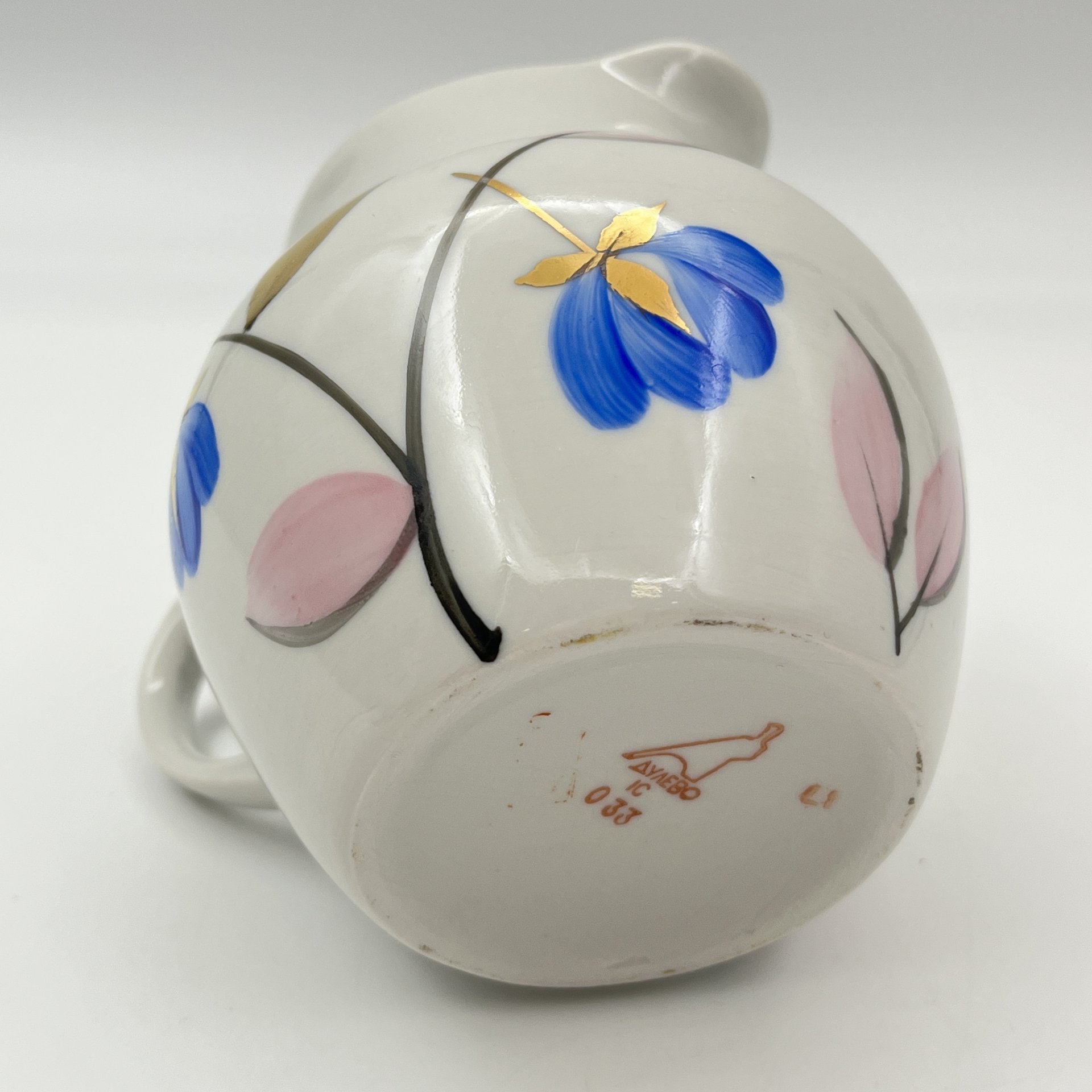 Молочник/сливочник, украшенный цветочным декором, фарфор, роспись, золочение, Дулевский фарфоровый завод (Дулёво), СССР, 1968-1991 гг.