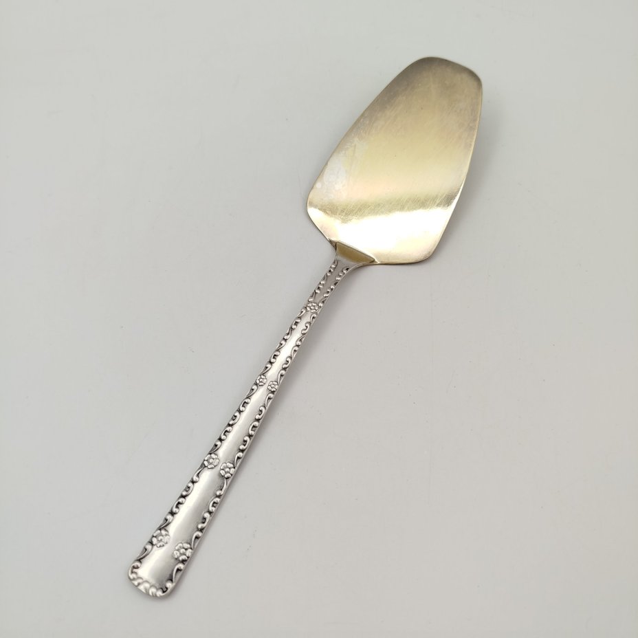 Лопатка для торта с растительным декором, мНЦ (медь-никель-цинк), Таллинский ювелирный завод, СССР, 1960-1990 гг., Таллинский ювелирный завод