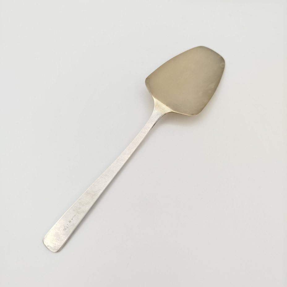 Лопатка для торта с растительным декором, мНЦ (медь-никель-цинк), Таллинский ювелирный завод, СССР, 1960-1990 гг., Таллинский ювелирный завод