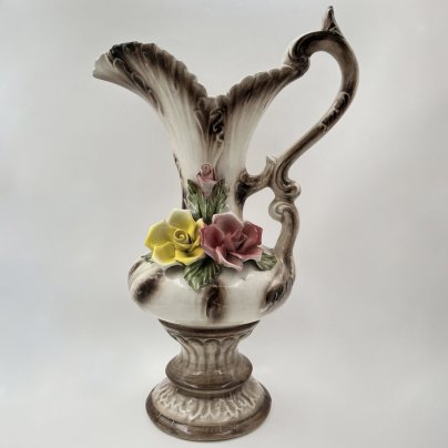 Кувшин с лепным цветочным декором, фаянс, роспись, Capodimonte (Каподимонте), Италия, 1960-1990 гг.