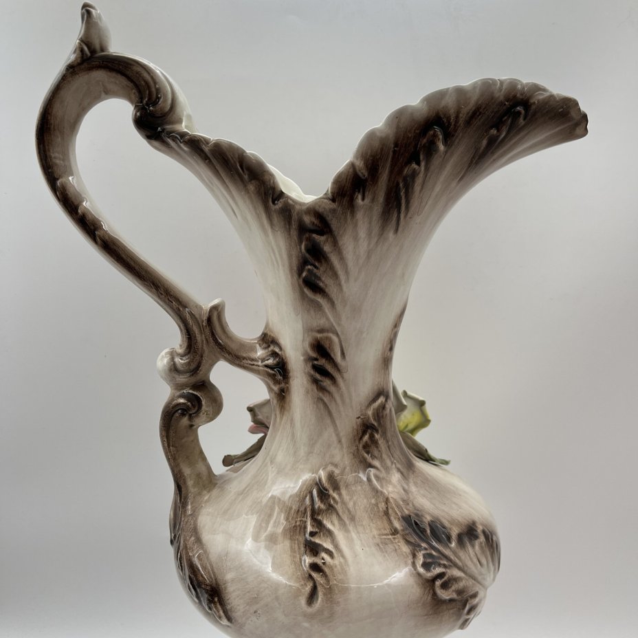 Кувшин с лепным цветочным декором, фаянс, роспись, Capodimonte (Каподимонте), Италия, 1960-1990 гг.
