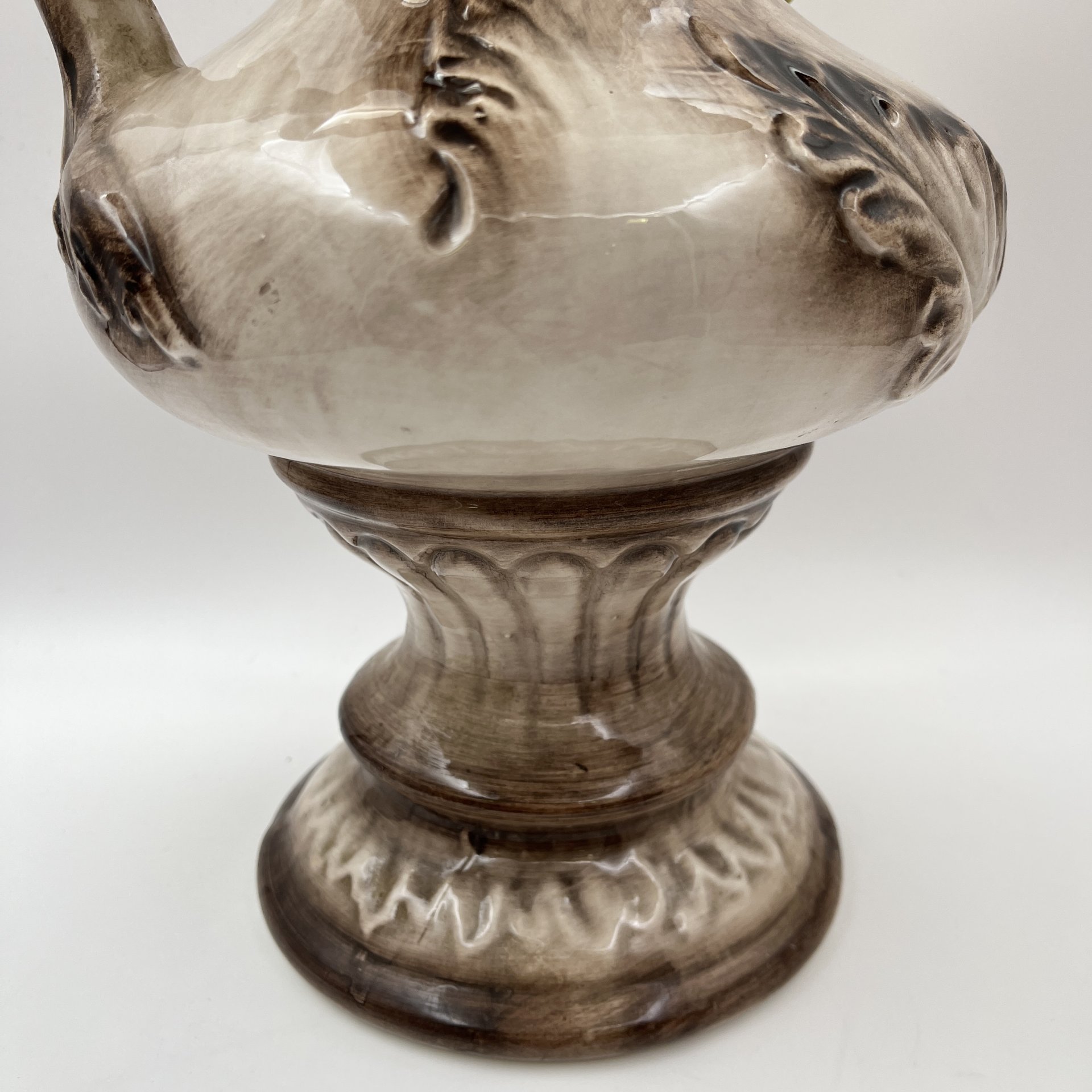 Кувшин с лепным цветочным декором, фаянс, роспись, Capodimonte (Каподимонте), Италия, 1960-1990 гг.