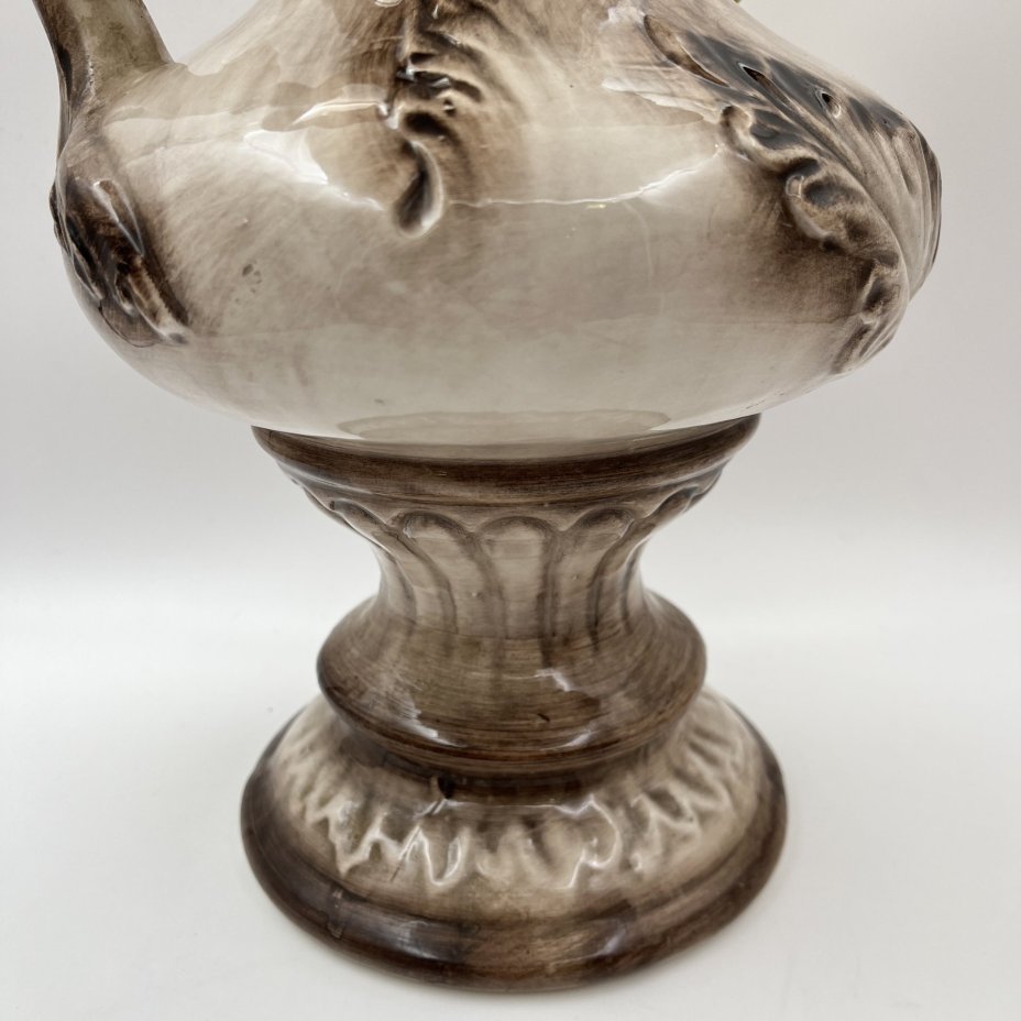 Кувшин с лепным цветочным декором, фаянс, роспись, Capodimonte (Каподимонте), Италия, 1960-1990 гг.