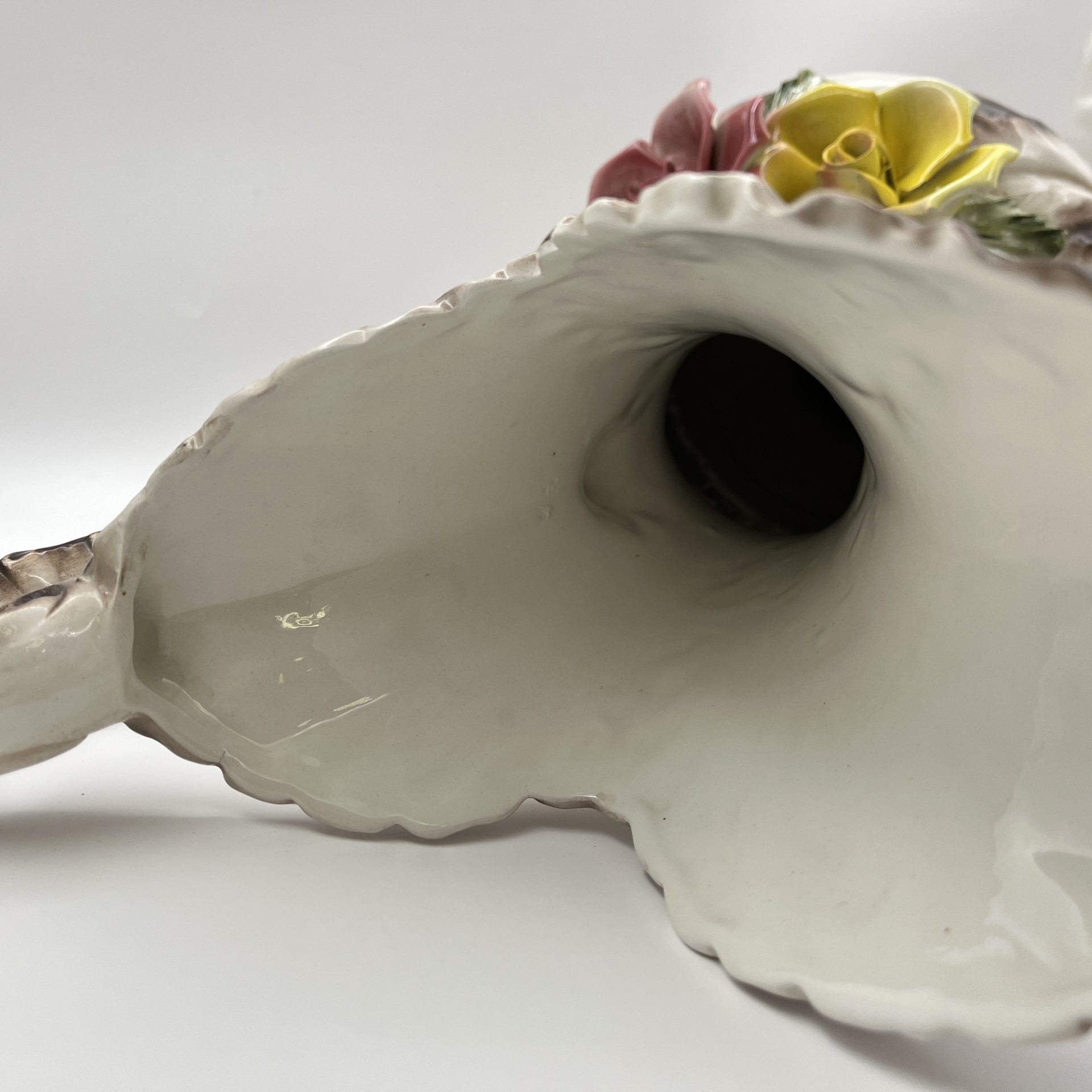 Кувшин с лепным цветочным декором, фаянс, роспись, Capodimonte (Каподимонте), Италия, 1960-1990 гг.