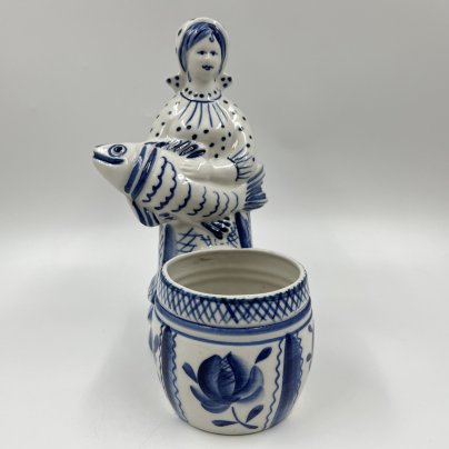 Икорница (солонка) "Рыбачка", автор З.Н. Окулова, фарфор, роспись, Объединение «Гжель», СССР, 1972-1985 гг., Объединение «Гжель»