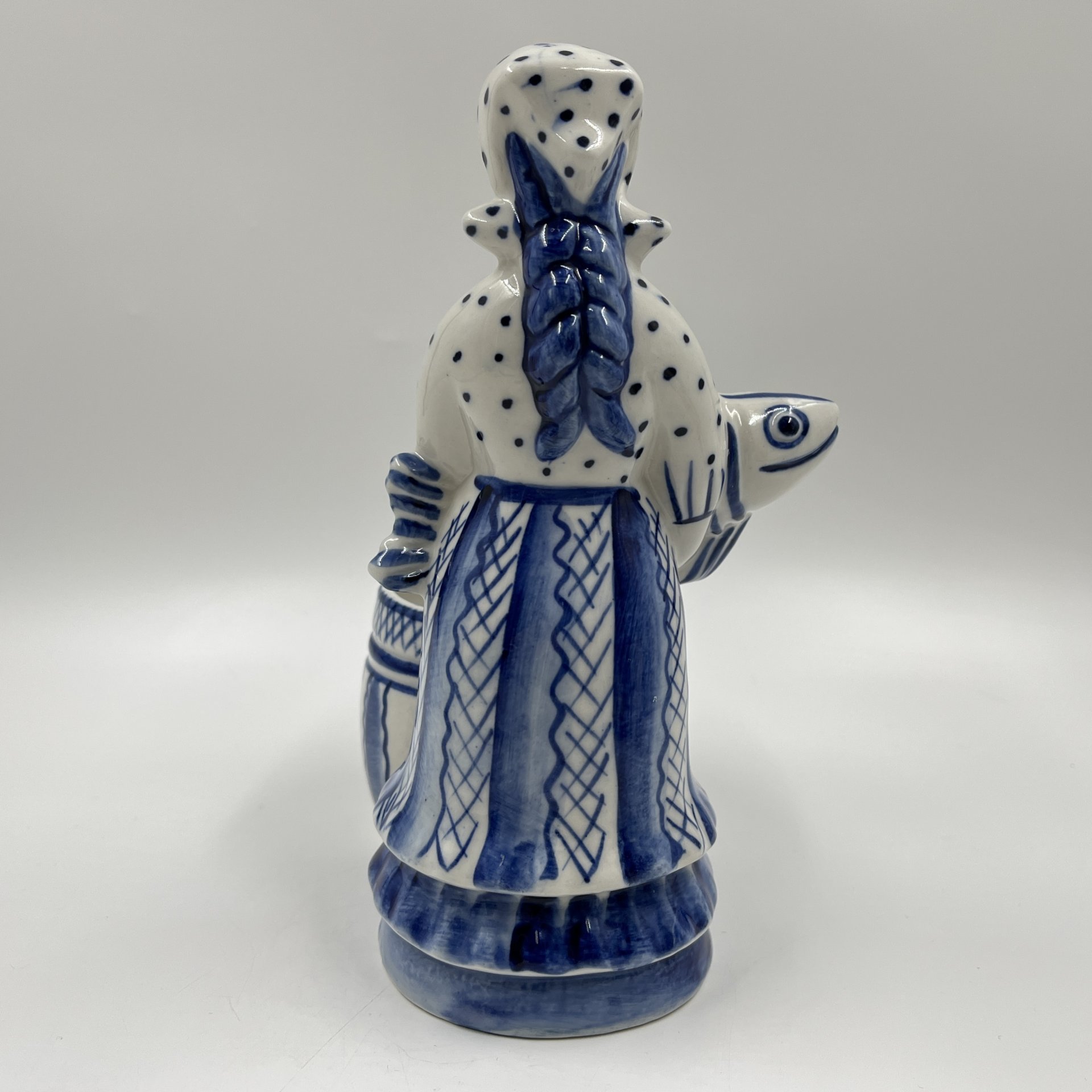 Икорница (солонка) "Рыбачка", автор З.Н. Окулова, фарфор, роспись, Объединение «Гжель», СССР, 1972-1985 гг., Объединение «Гжель»