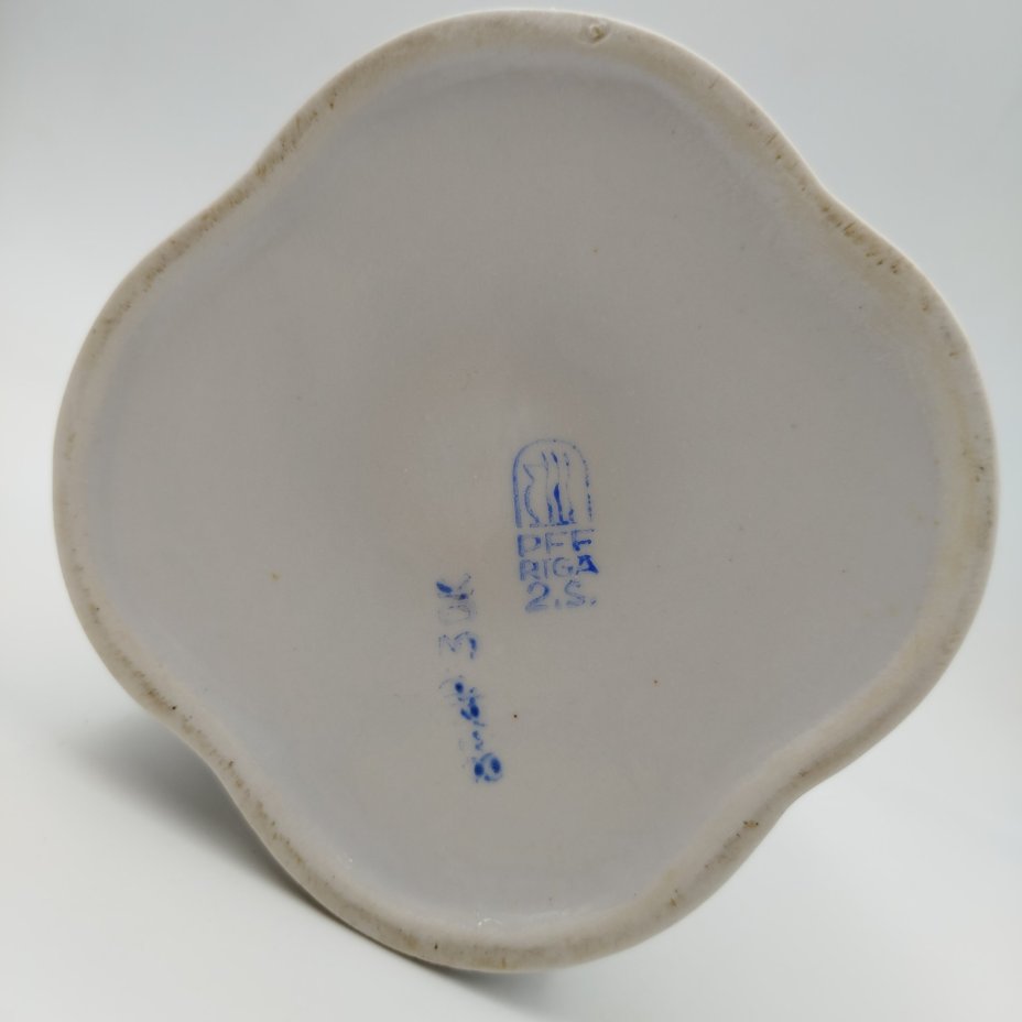 Кувшин с дольчатым туловом и цветочным декором, фарфор, деколь, золочение, Рижский фарфорово-фаянсовый завод, СССР, 1950-1970 гг.