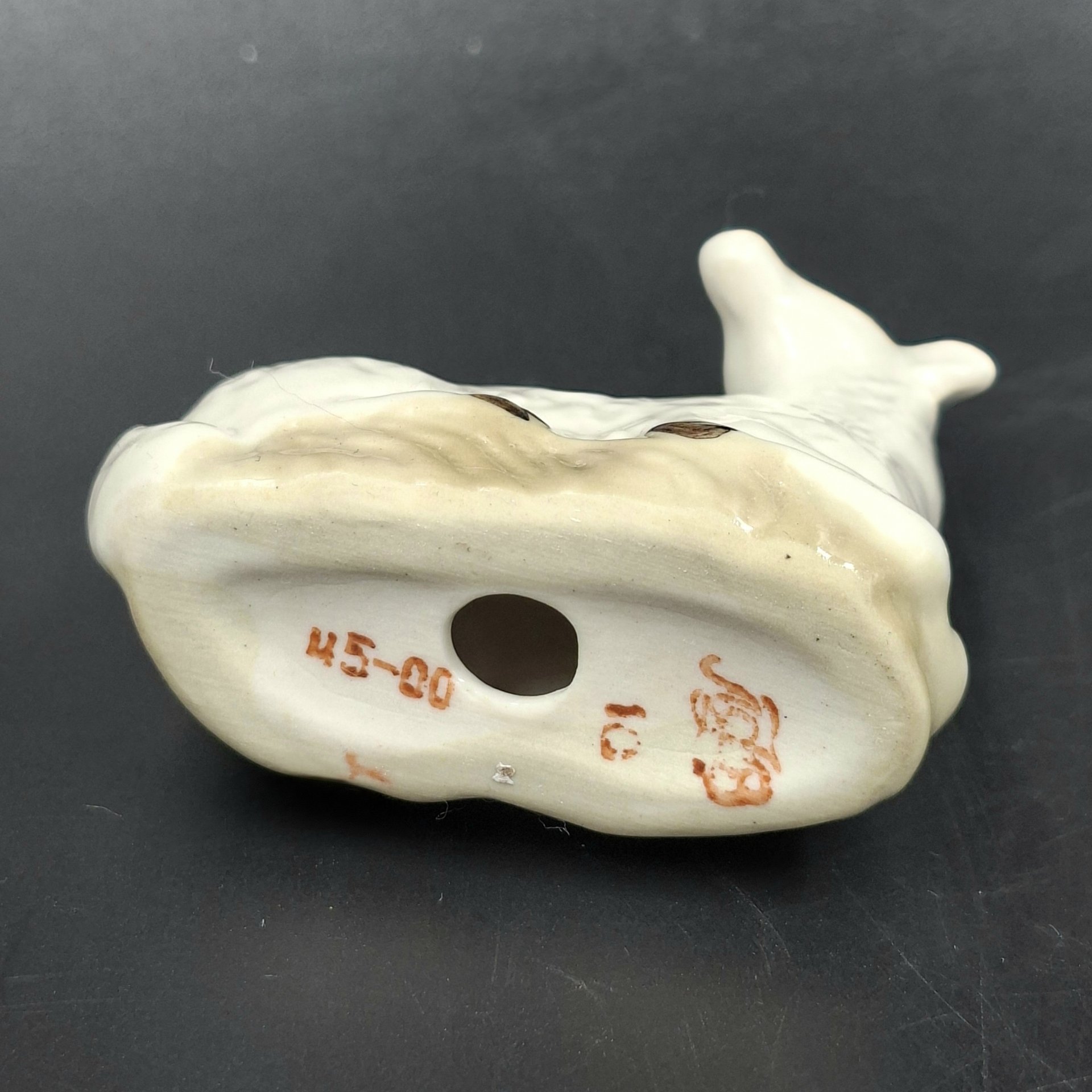 Статуэтка "Овечка", скульптор Э.И. Еропкина, фарфор, роспись, Ленинградский фарфоровый завод (ЛФЗ), СССР, 1989-2001 гг.