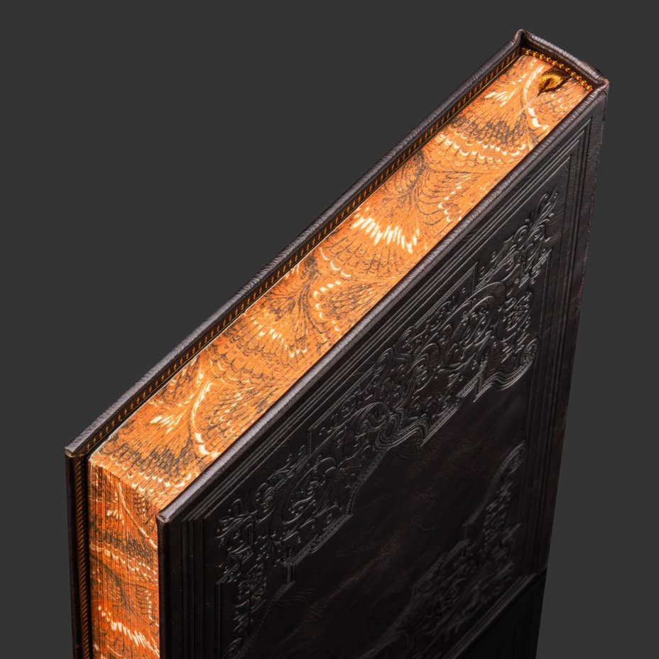 Книга в кожаном переплете "История русской геральдики", бумага, кожаный переплет, тиснение, золочение, обрез с принтом, в бархатной подарочной упаковке