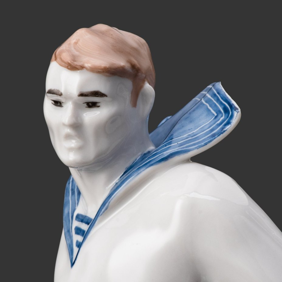 Статуэтка "За родину", автор Богданова О.М., исполнитель росписи Солнцева Е.Ю., фарфор, роспись, Дулевский фарфоровый завод (Дулёво), Российская Федерация, 1990-2000 гг.