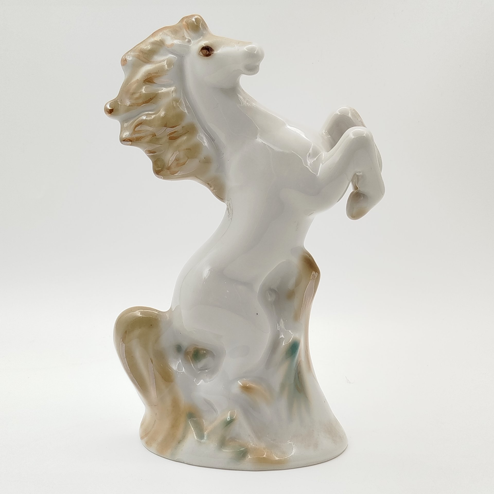 Статуэтка "Конь на дыбах", фарфор, роспись, Полонский завод художественной керамики (Полонное ЗХК), СССР, 1973-1991 гг.