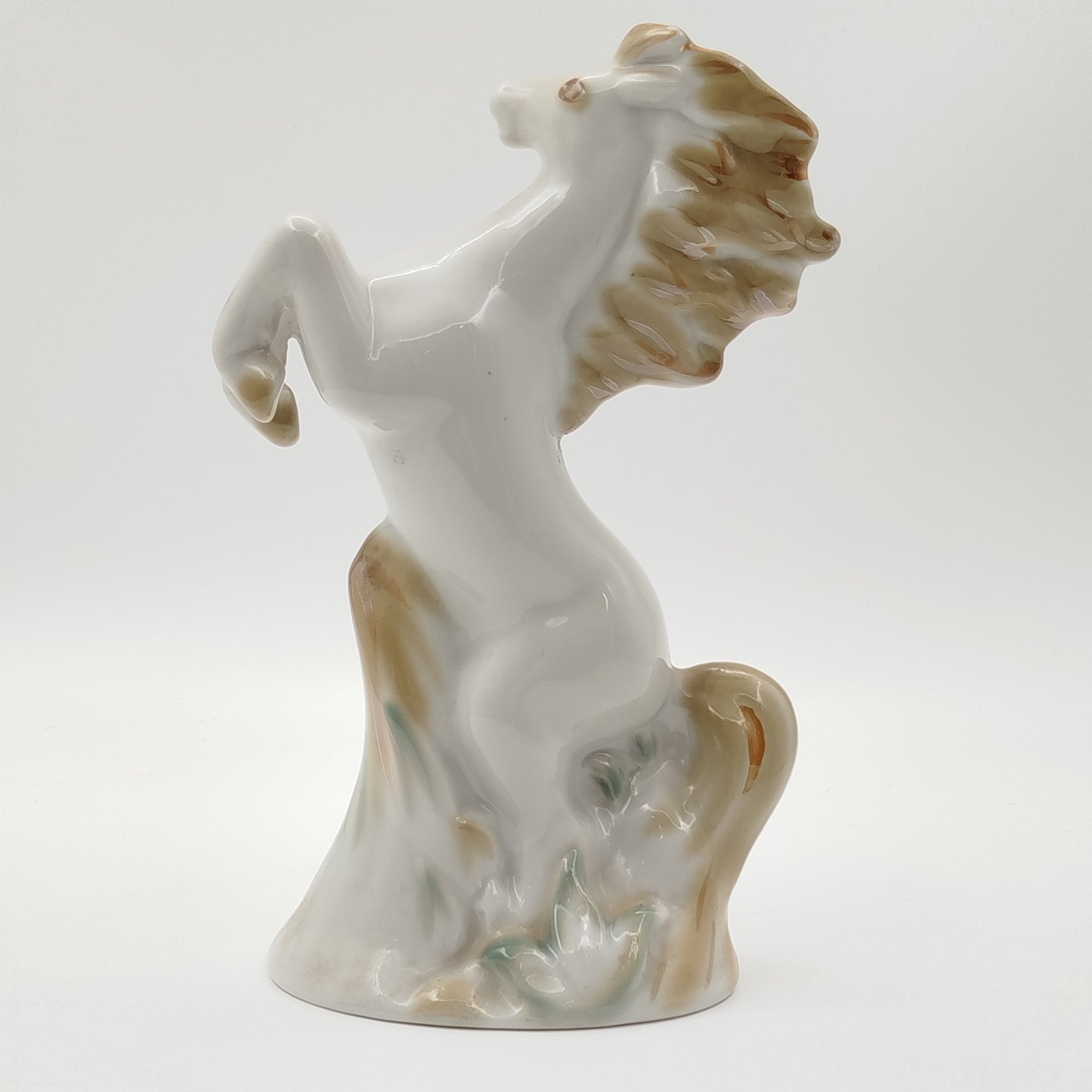 Статуэтка "Конь на дыбах", фарфор, роспись, Полонский завод художественной керамики (Полонное ЗХК), СССР, 1973-1991 гг.