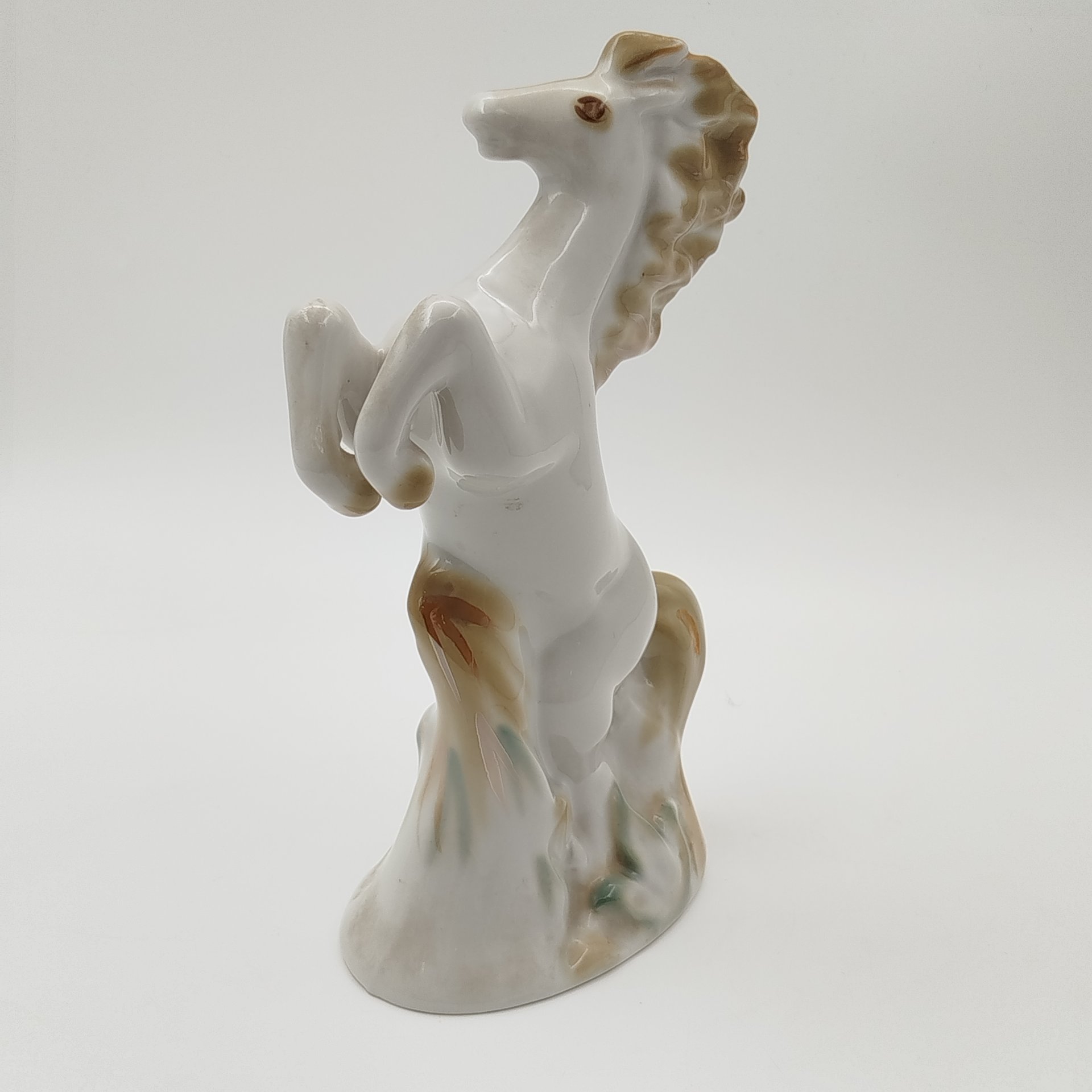 Статуэтка "Конь на дыбах", фарфор, роспись, Полонский завод художественной керамики (Полонное ЗХК), СССР, 1973-1991 гг.