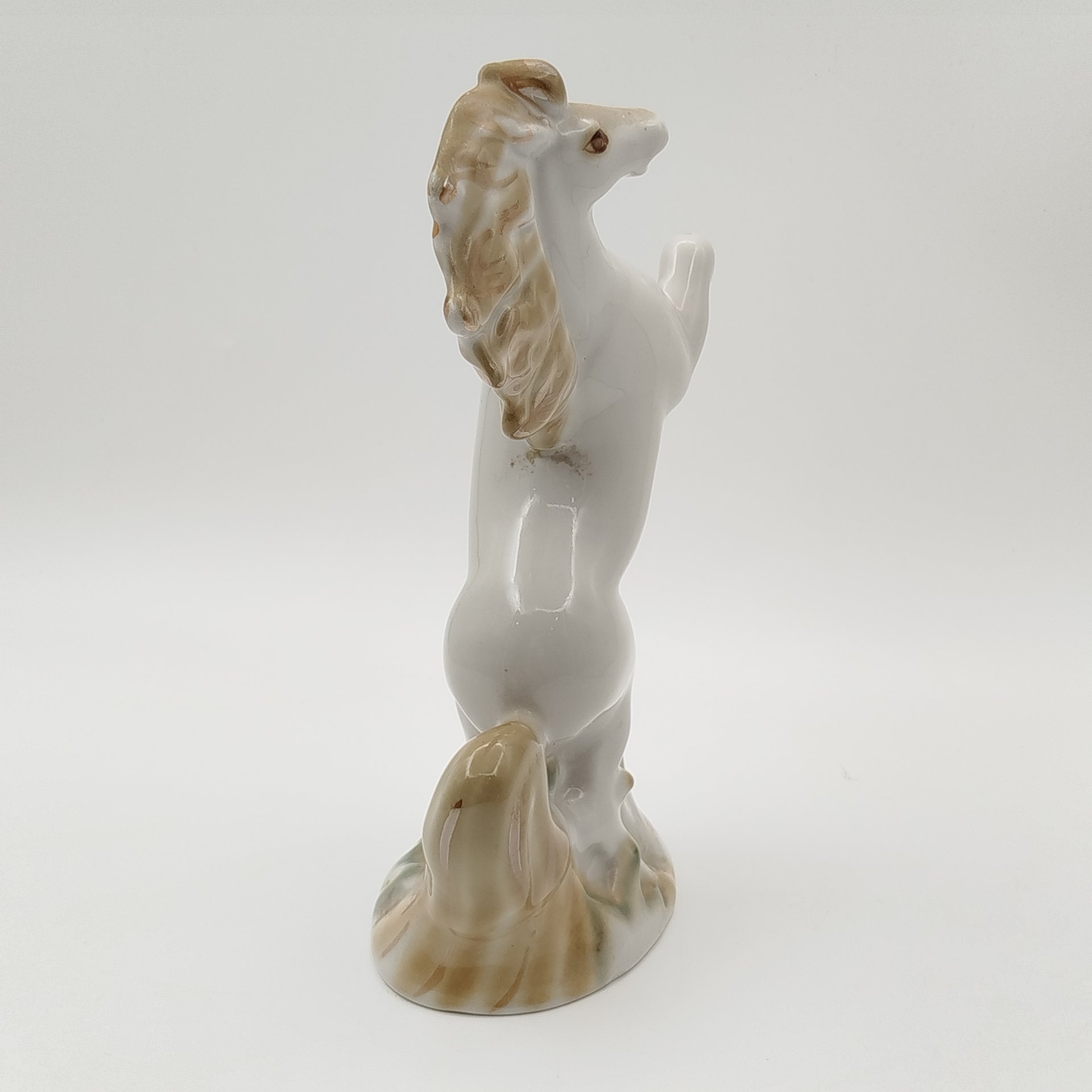 Статуэтка "Конь на дыбах", фарфор, роспись, Полонский завод художественной керамики (Полонное ЗХК), СССР, 1973-1991 гг.
