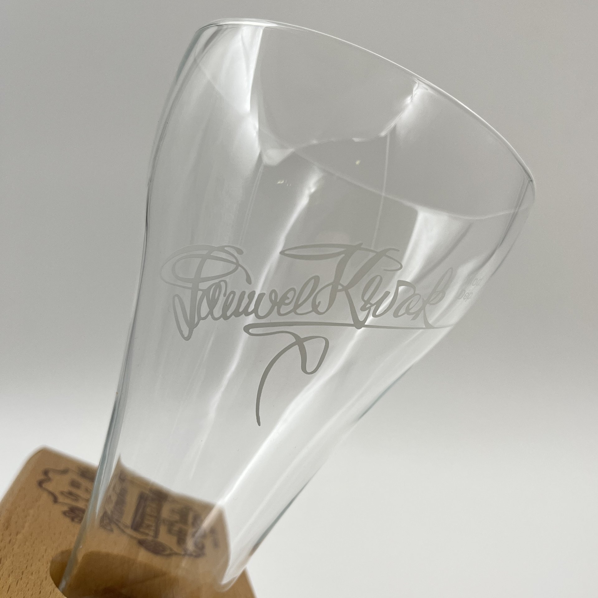 Бокал для пива (для Квака (Kwak)) уникальной формы с ручкой выполненной из дерева