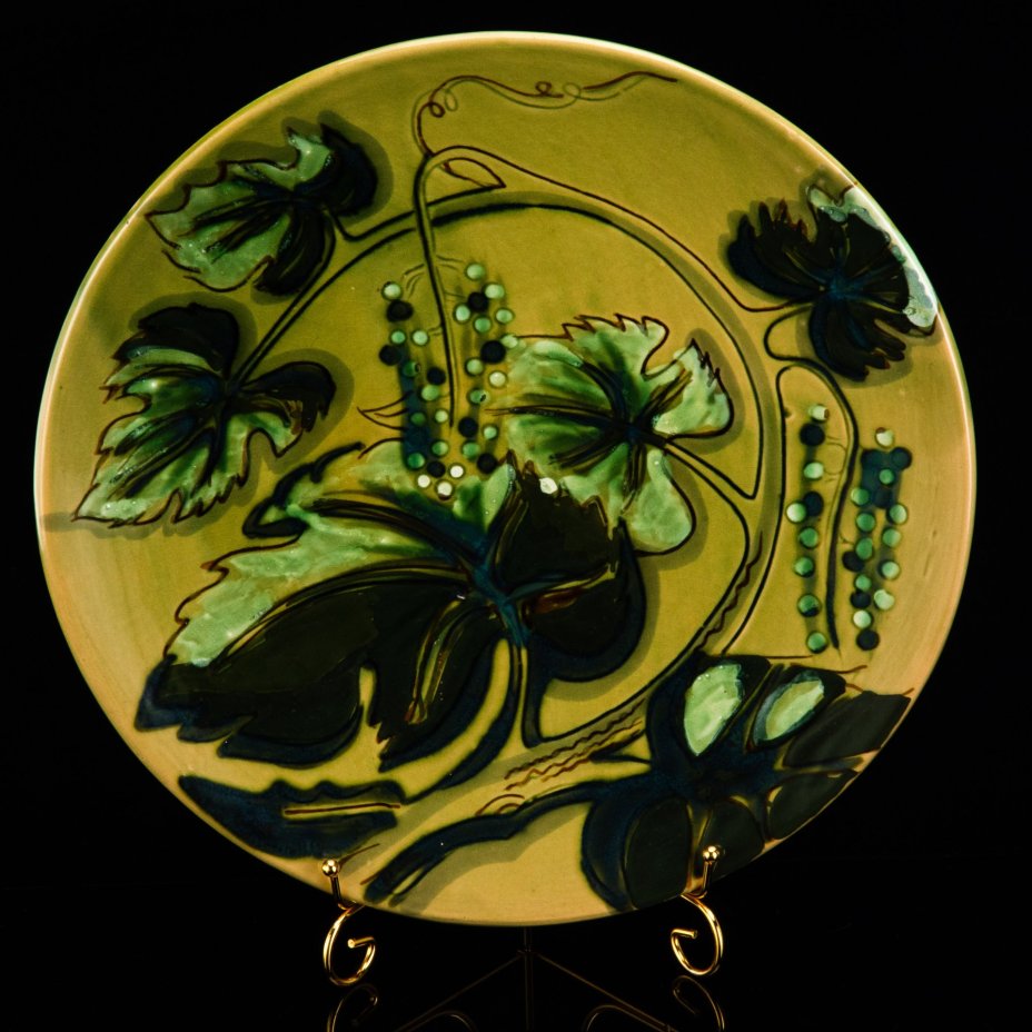 Блюдо настенное с растительным декором, неизвестный художник, керамика, шамотная глина, роспись, глазурь, Львовская керамико-скульптурная фабрика (ЛКСФ), СССР, 1970-1980 гг.