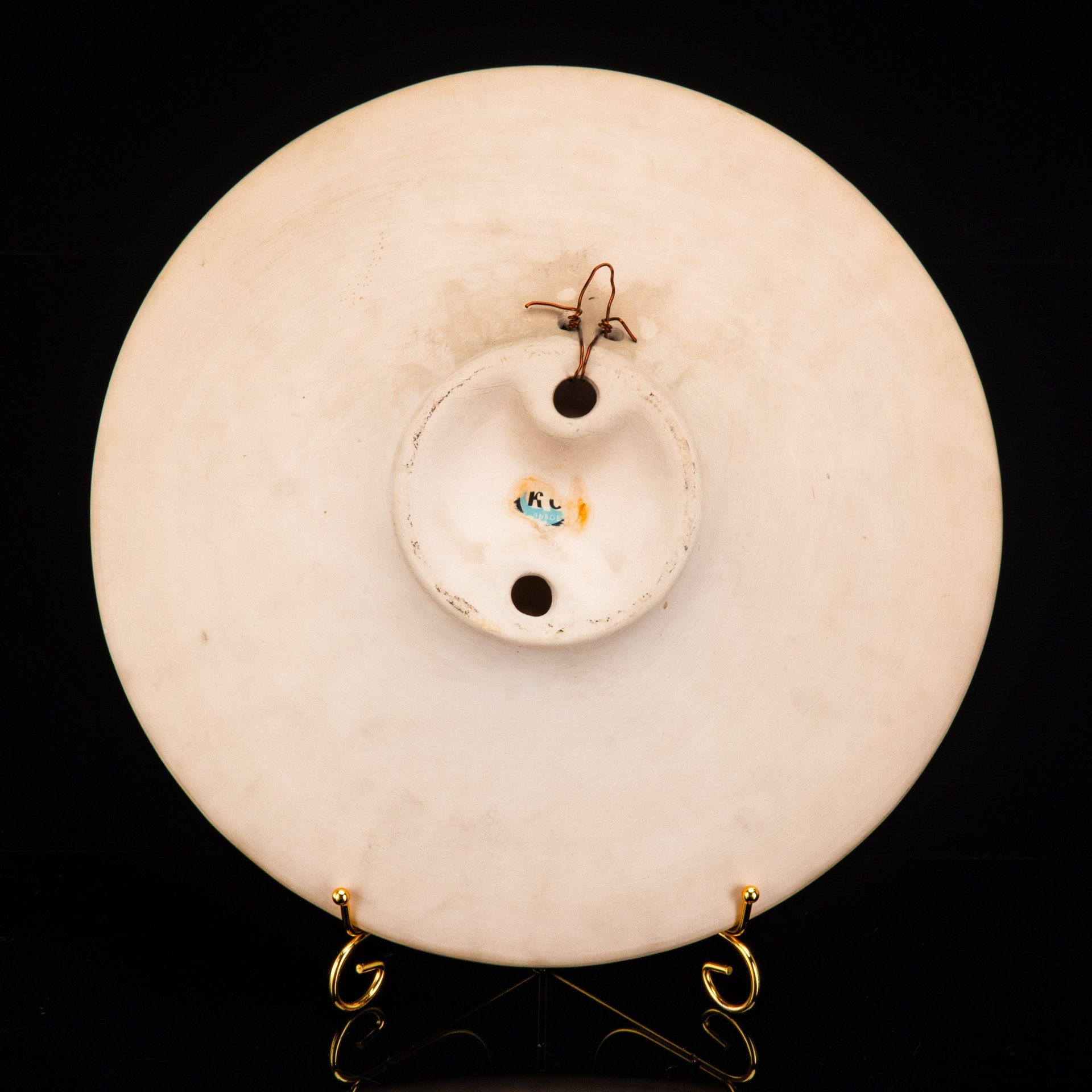 Блюдо настенное с растительным декором, неизвестный художник, керамика, шамотная глина, роспись, глазурь, Львовская керамико-скульптурная фабрика (ЛКСФ), СССР, 1970-1980 гг.