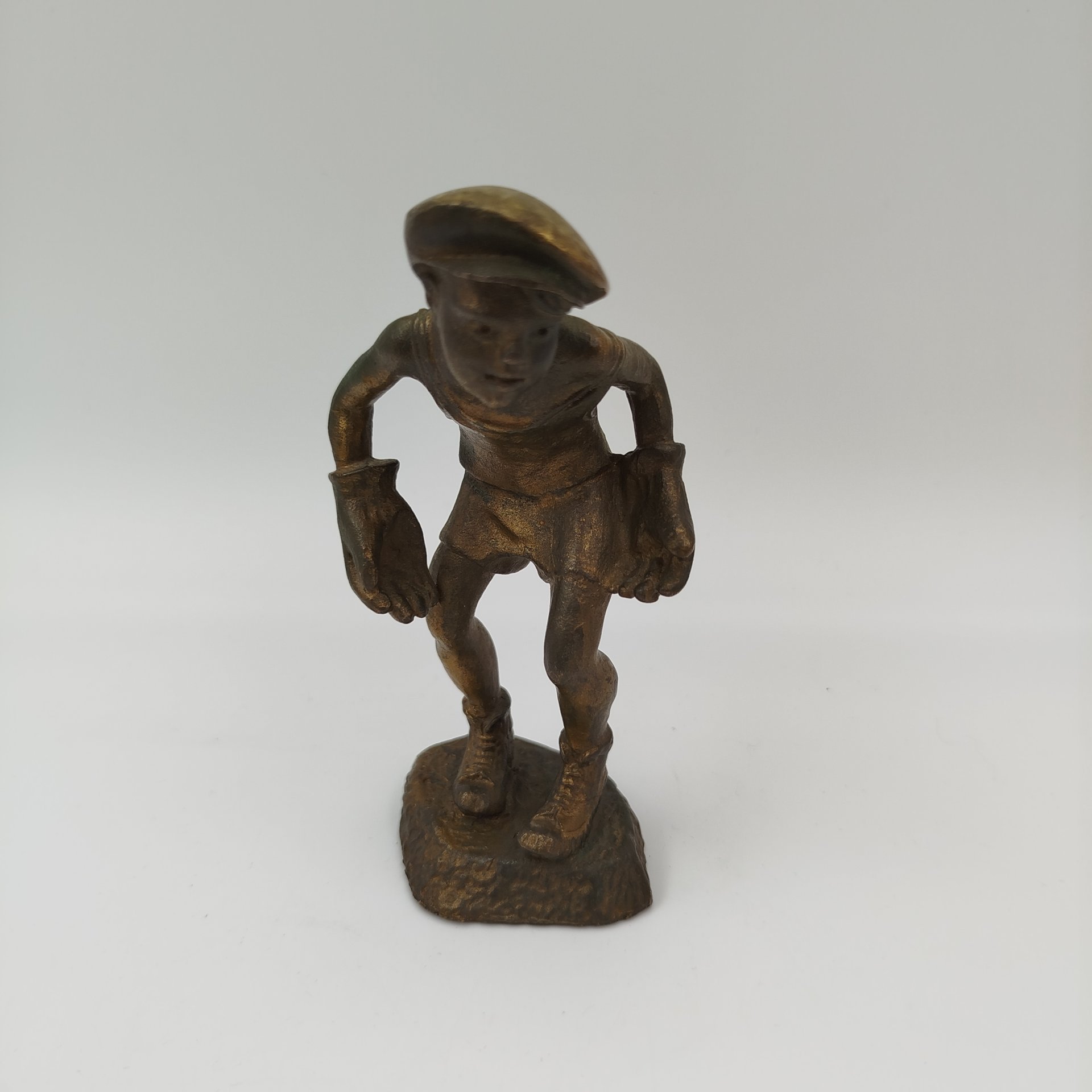 Статуэтка "Футбольный вратарь", металл, Свердловский чугунолитейный завод, СССР, 1950-1960 гг.