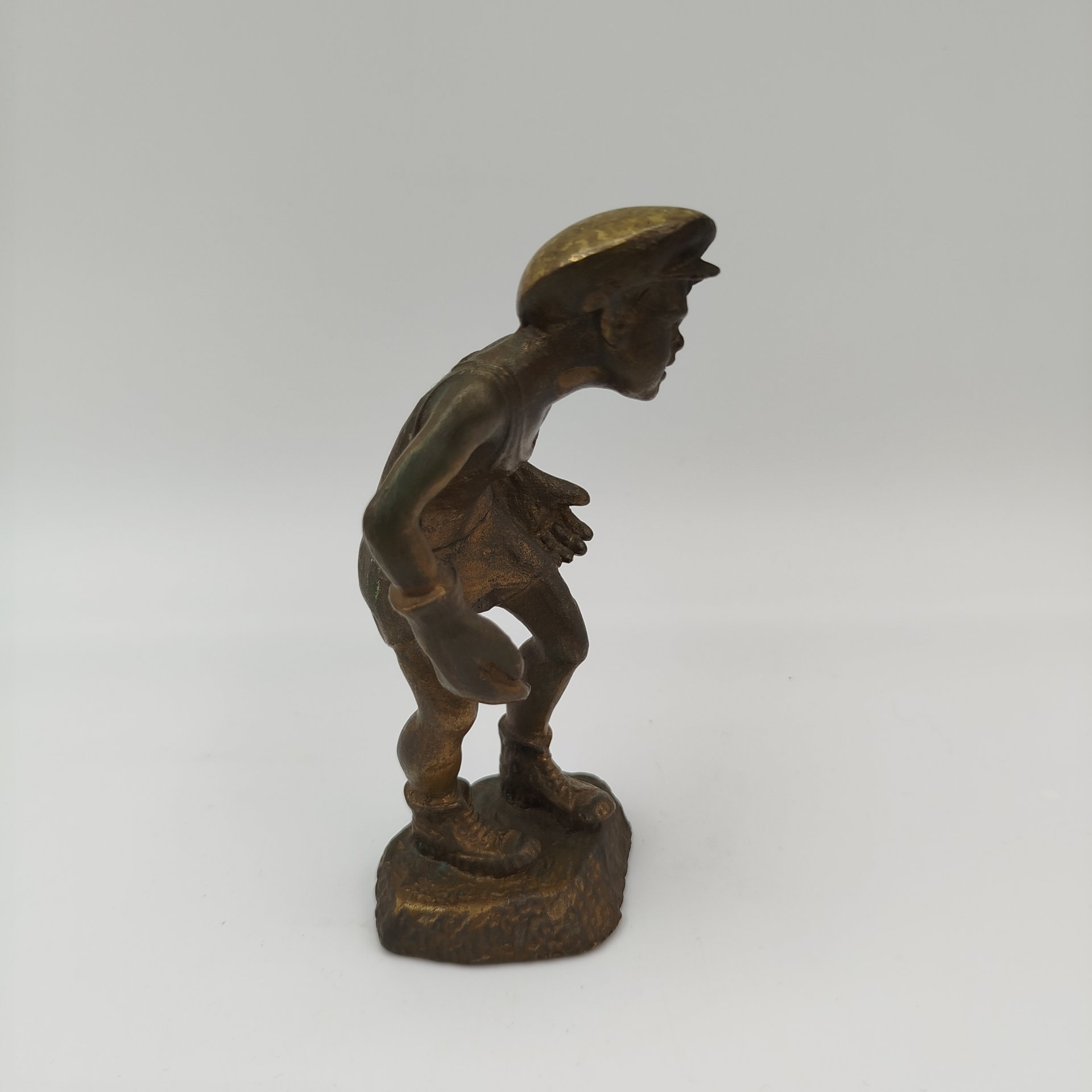 Статуэтка "Футбольный вратарь", металл, Свердловский чугунолитейный завод, СССР, 1950-1960 гг.