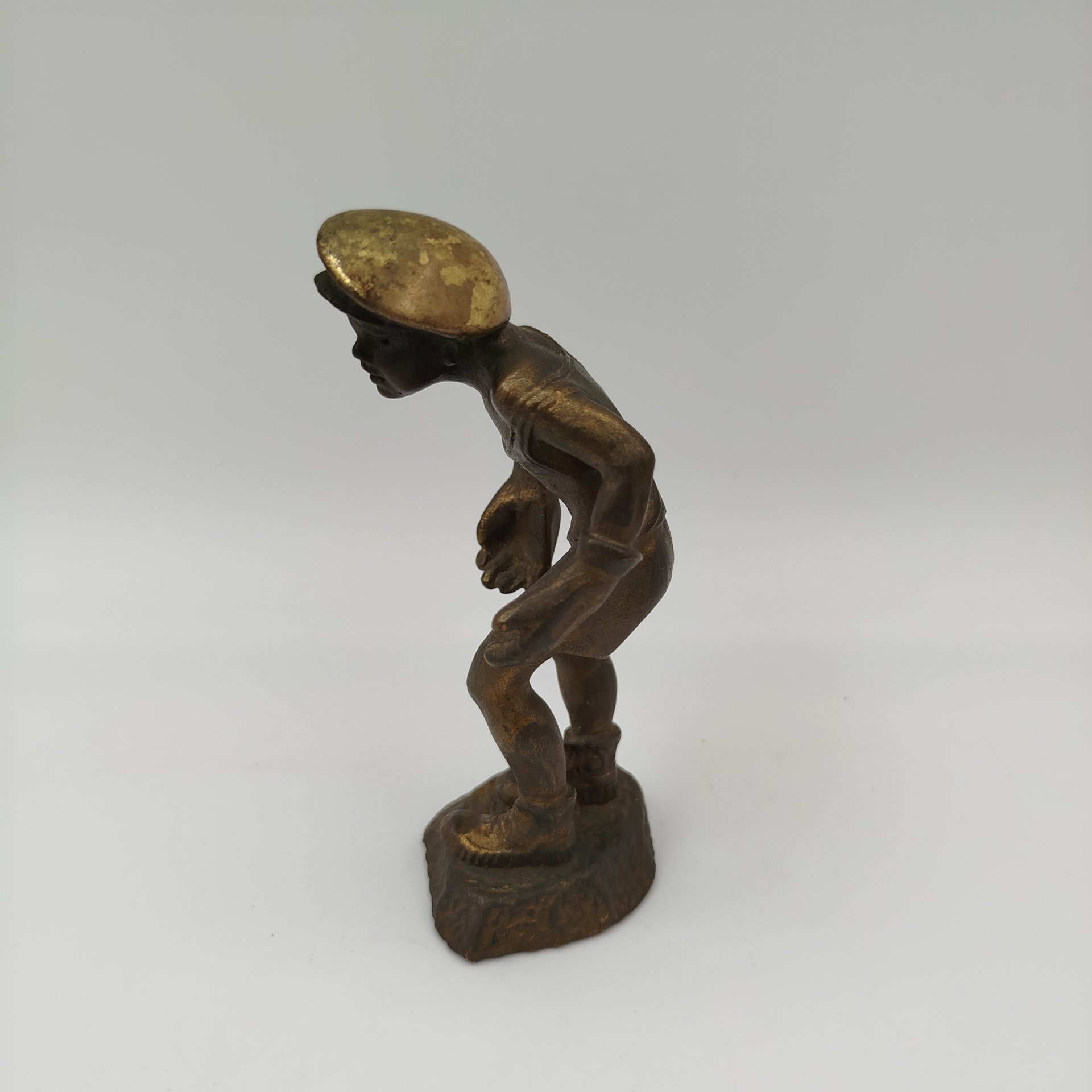 Статуэтка "Футбольный вратарь", металл, Свердловский чугунолитейный завод, СССР, 1950-1960 гг.