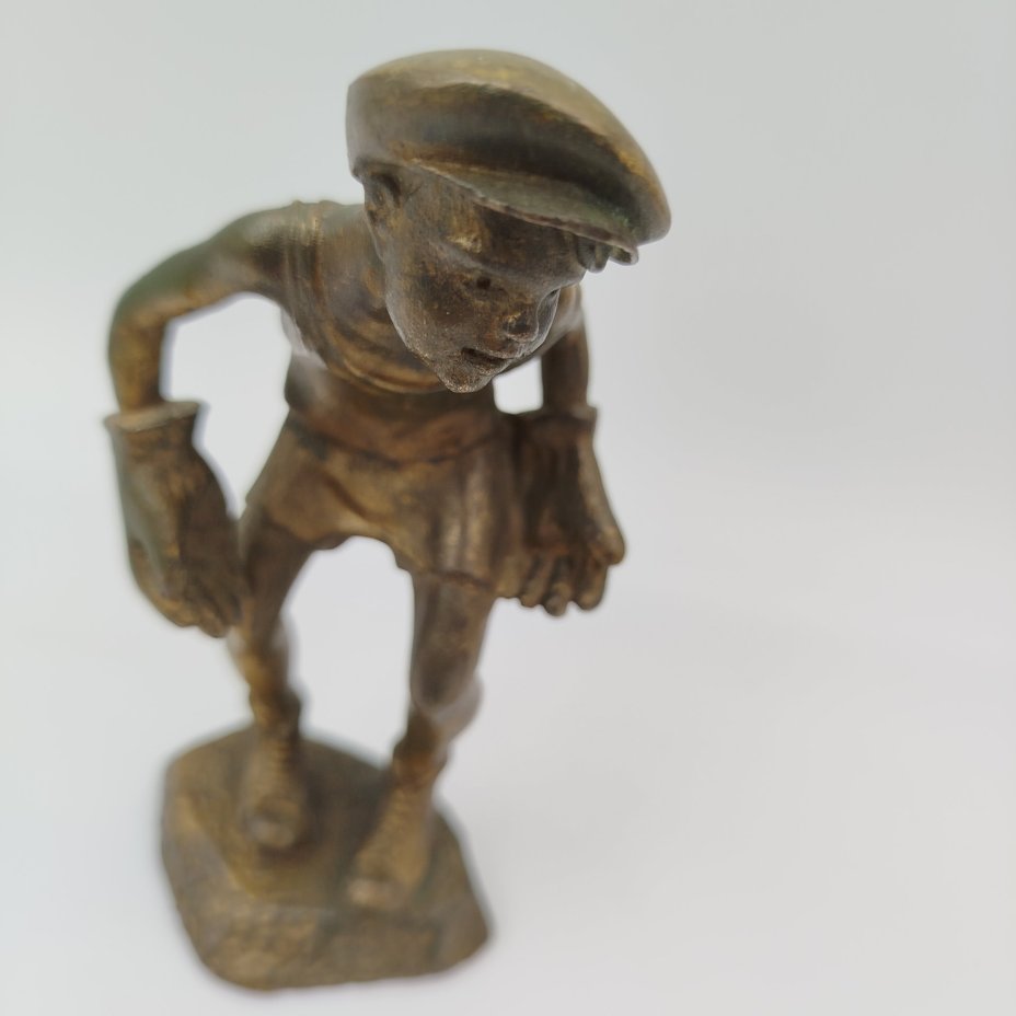 Статуэтка "Футбольный вратарь", металл, Свердловский чугунолитейный завод, СССР, 1950-1960 гг.