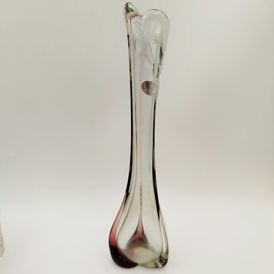 Ваза «Волна» с прозрачным туловом и марганцевыми полосами, стекло, Ленинградский стекольный комбинат «Победа» (Колпино), СССР, 1970-1990 гг.