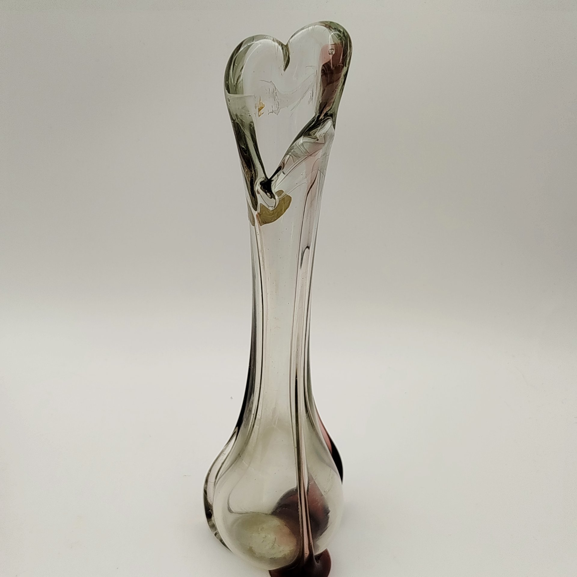 Ваза «Волна» с прозрачным туловом и марганцевыми полосами, стекло, Ленинградский стекольный комбинат «Победа» (Колпино), СССР, 1970-1990 гг.