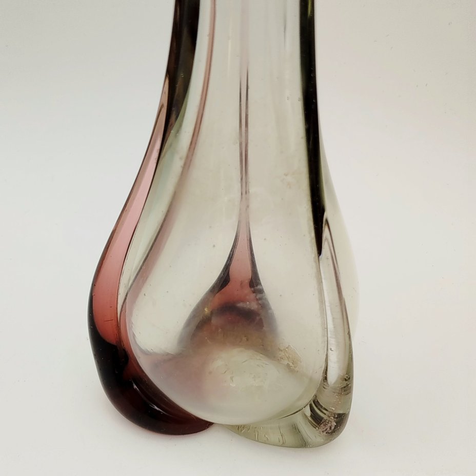 Ваза «Волна» с прозрачным туловом и марганцевыми полосами