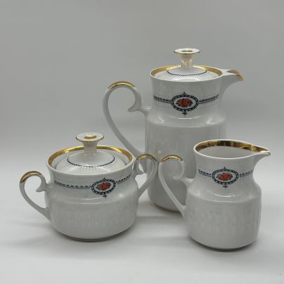 Набор из сахарницы, кофейника и молочника с цветочным декором, фарфор, деколь, золочение, Тернопольский фарфоровый завод, СССР, 1975-1991 гг.