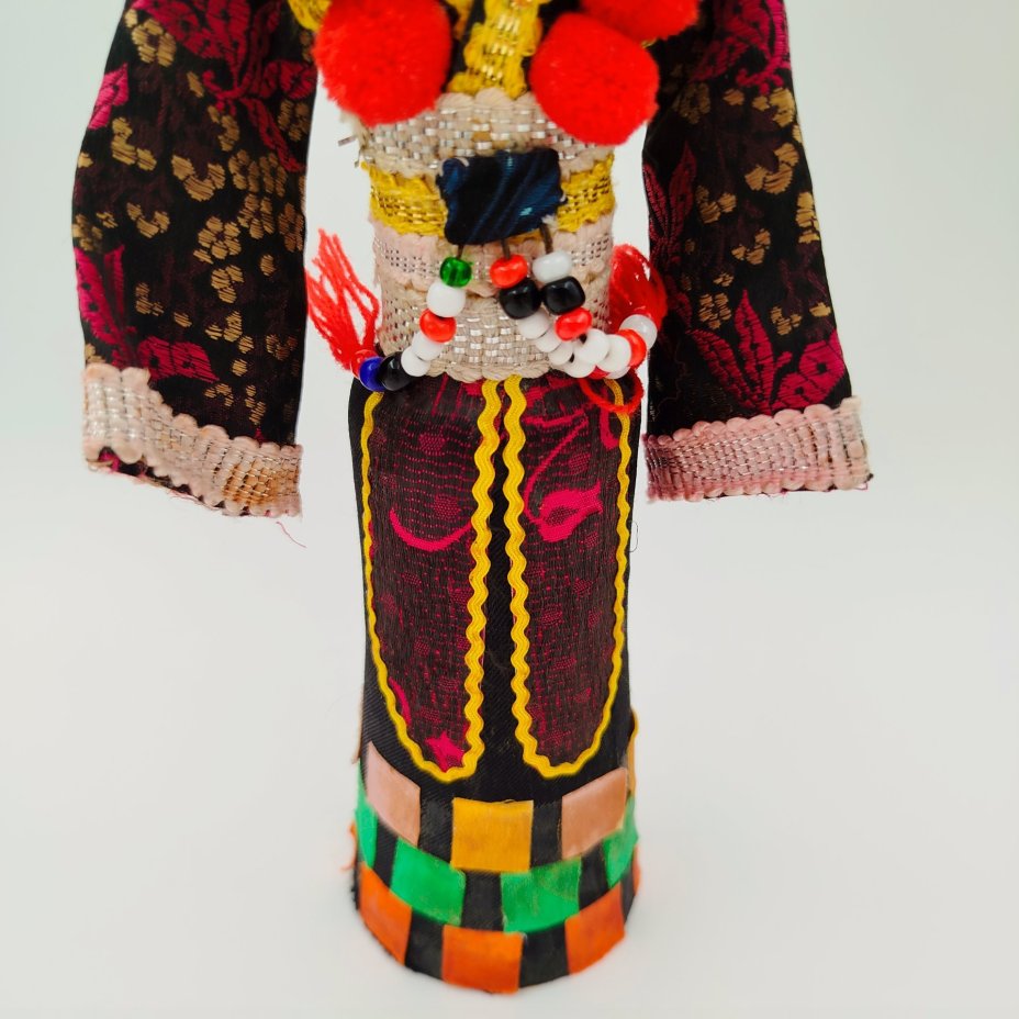 Кукла интерьерная "Девушка в национальном костюме"