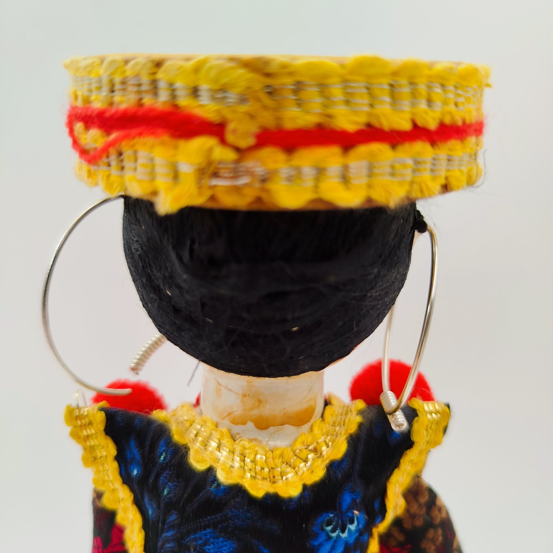 Кукла интерьерная "Девушка в национальном костюме", дерево, ткань, роспись, Азия, 1980-2000 гг.