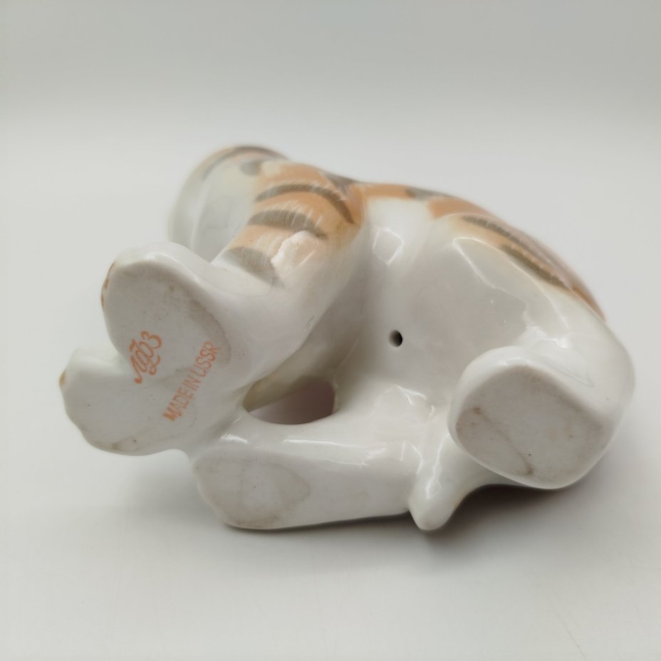 Статуэтка "Котёнок" ("Рыжий котёнок"), скульптор П.П. Веселов, художник В.М. Жбанов, фарфор, роспись, Ленинградский фарфоровый завод (ЛФЗ), СССР, 1970-1990 гг., Ленинградский фарфоровый завод (ЛФЗ)