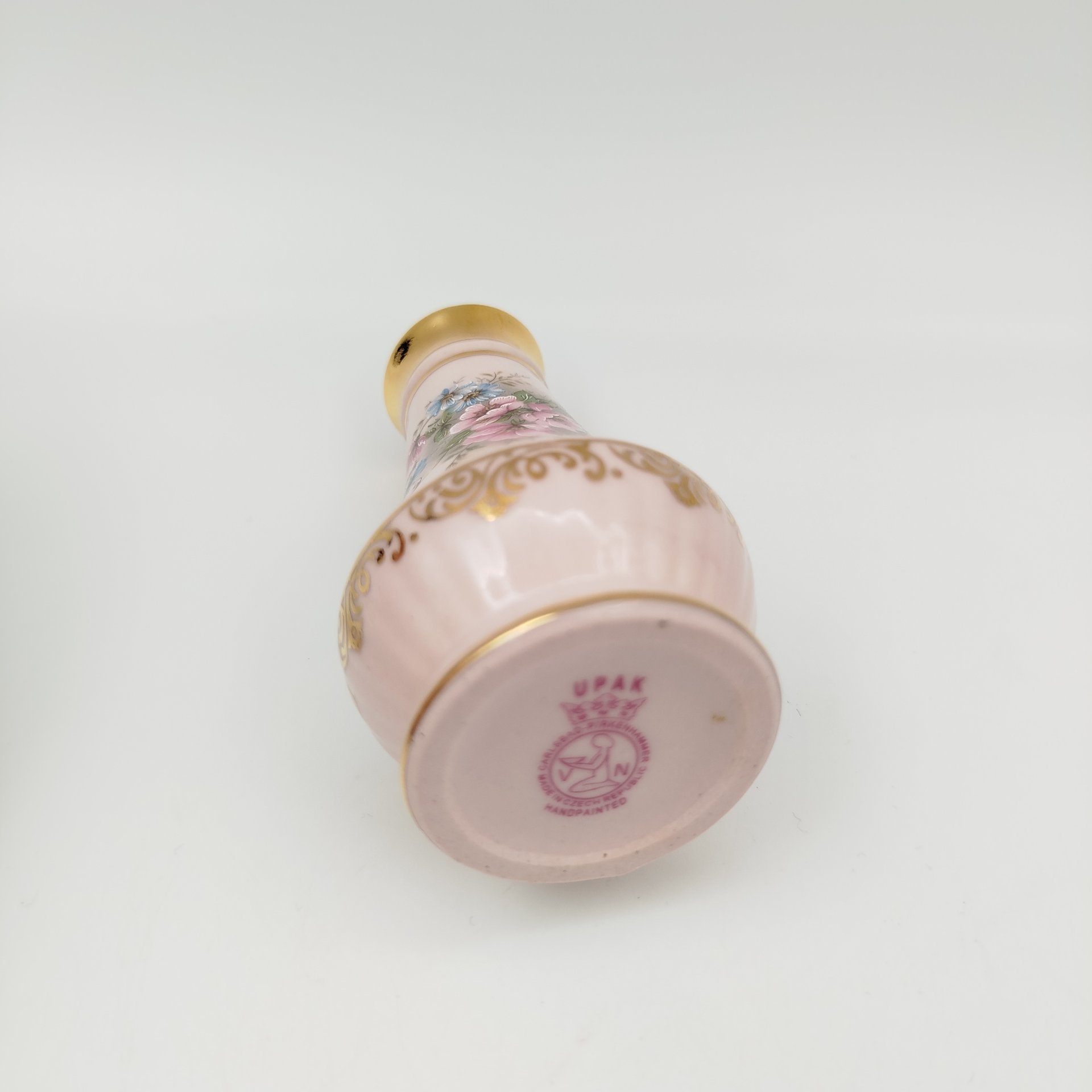 Ваза миниатюрная розового оттенка с цветочным декром, фарфор, деколь, золочение, Pirkenhammer, Чехия, 1991-2010 гг.