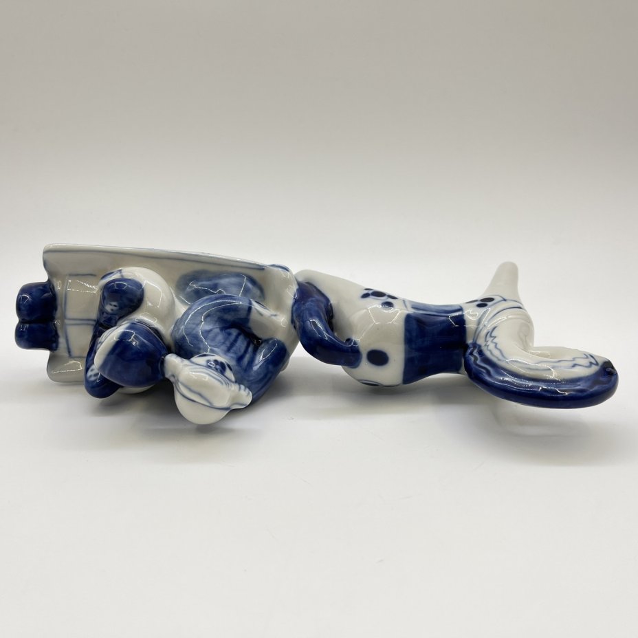 Статуэтка "В санях" ("Семья"), автор Людмила Павловна Азарова, фарфор, роспись, Объединение «Гжель», Россия, 1991-2000 гг.