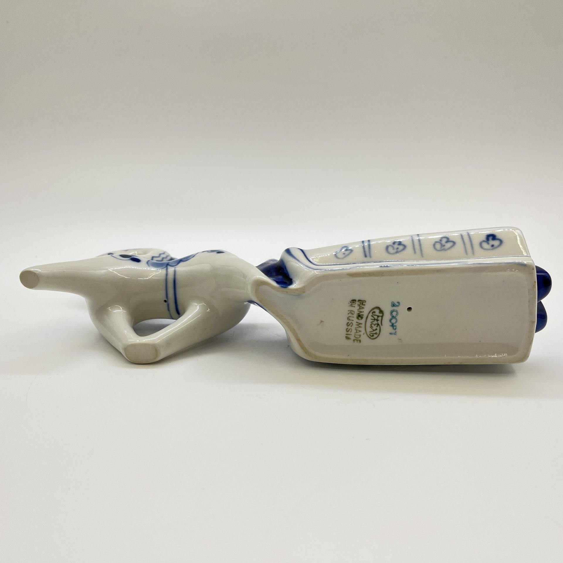 Статуэтка "В санях" ("Семья"), автор Людмила Павловна Азарова, фарфор, роспись, Объединение «Гжель», Россия, 1991-2000 гг.