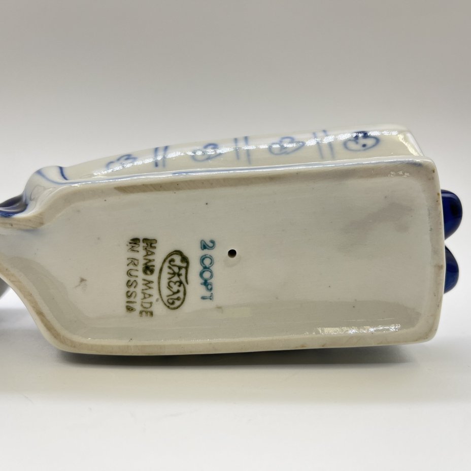 Статуэтка "В санях" ("Семья"), автор Людмила Павловна Азарова, фарфор, роспись, Объединение «Гжель», Россия, 1991-2000 гг.