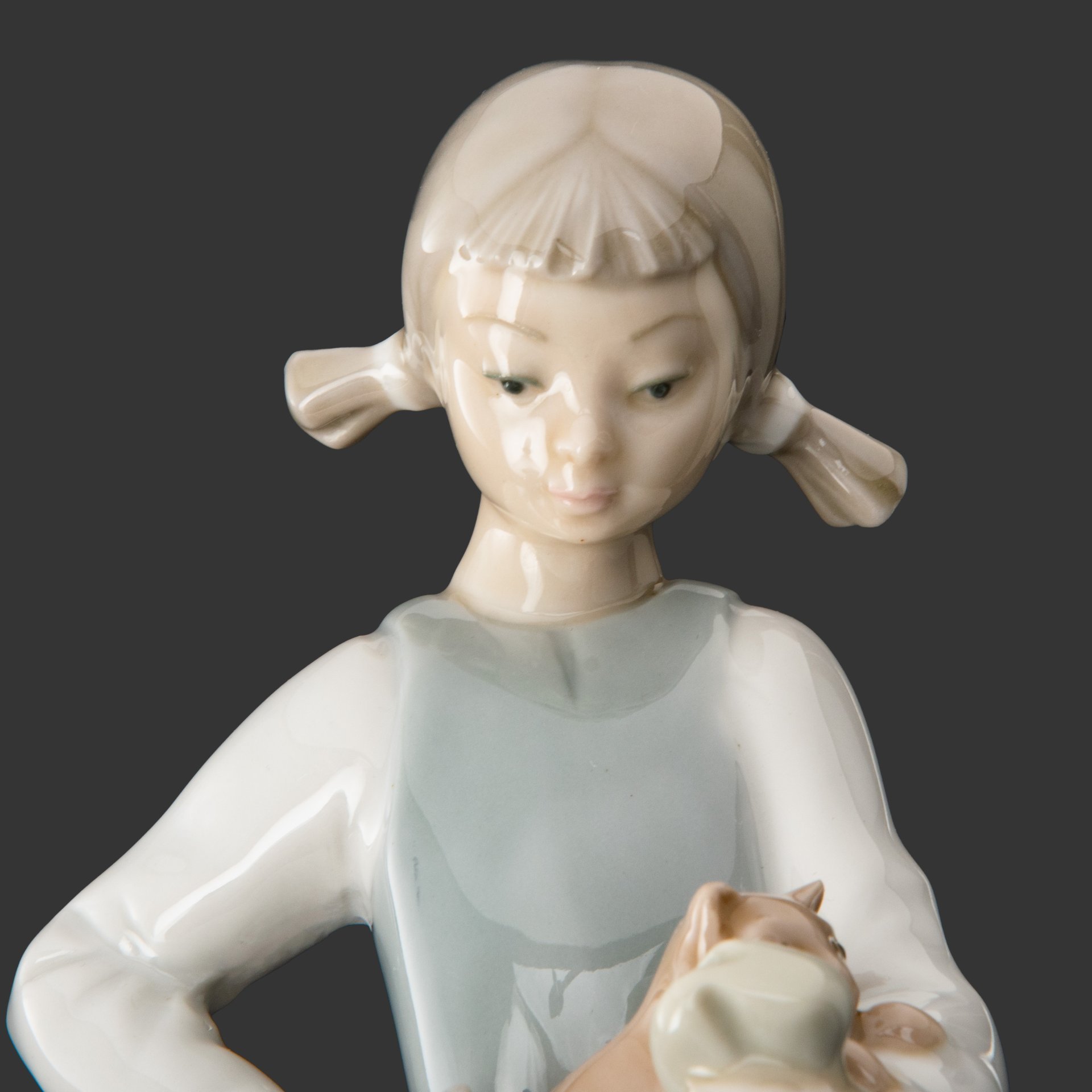 Статуэтка "Девочка с котятами", скульптор José Roig, фарфор, роспись, NAO Porcelain, Испания, 1970-1975 гг.