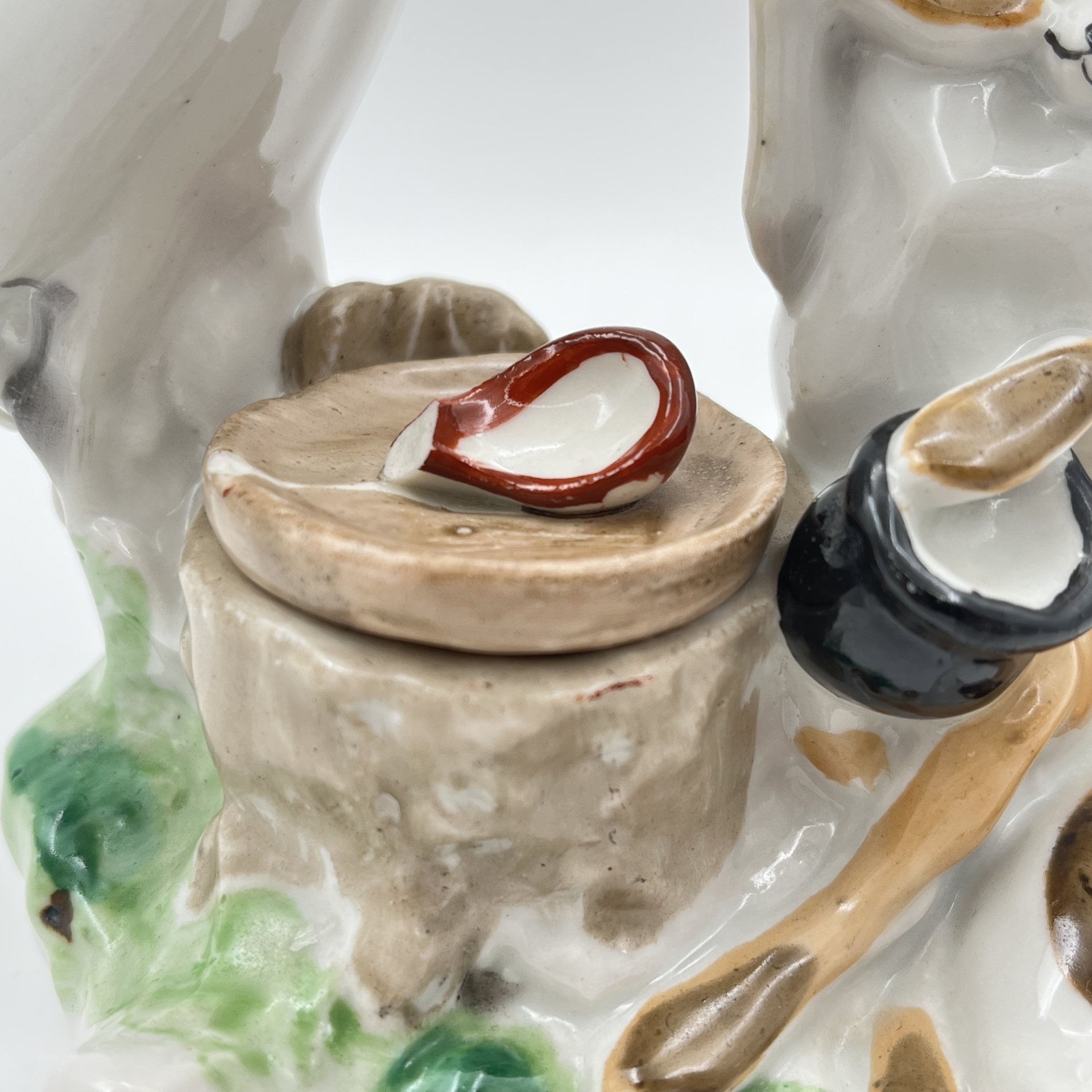 Чернильница «Лиса и журавль», скульптор Ю.П. Смирнов, фарфор, роспись, Артель «Прогресс», СССР, 1950-1970 гг.