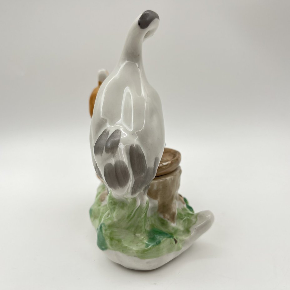 Чернильница «Лиса и журавль», скульптор Ю.П. Смирнов, фарфор, роспись, Артель «Прогресс», СССР, 1950-1970 гг.