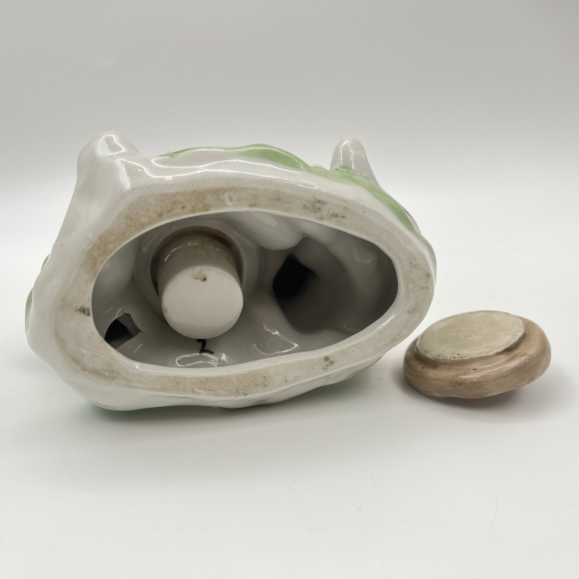 Чернильница «Лиса и журавль», скульптор Ю.П. Смирнов, фарфор, роспись, Артель «Прогресс», СССР, 1950-1970 гг.