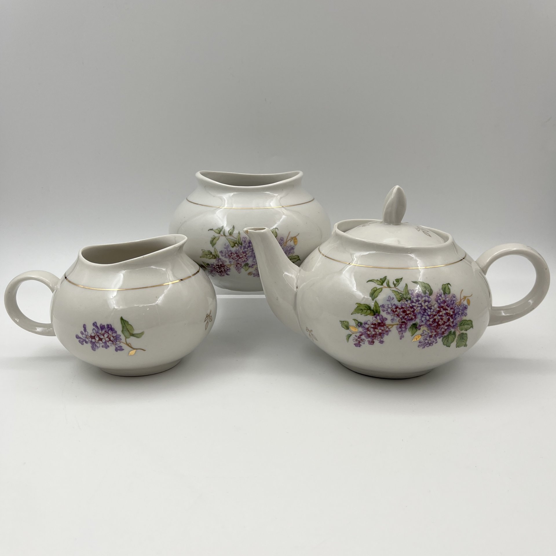 Набор из трех предметов "Сирень" (чайник, молочник и сахарница)