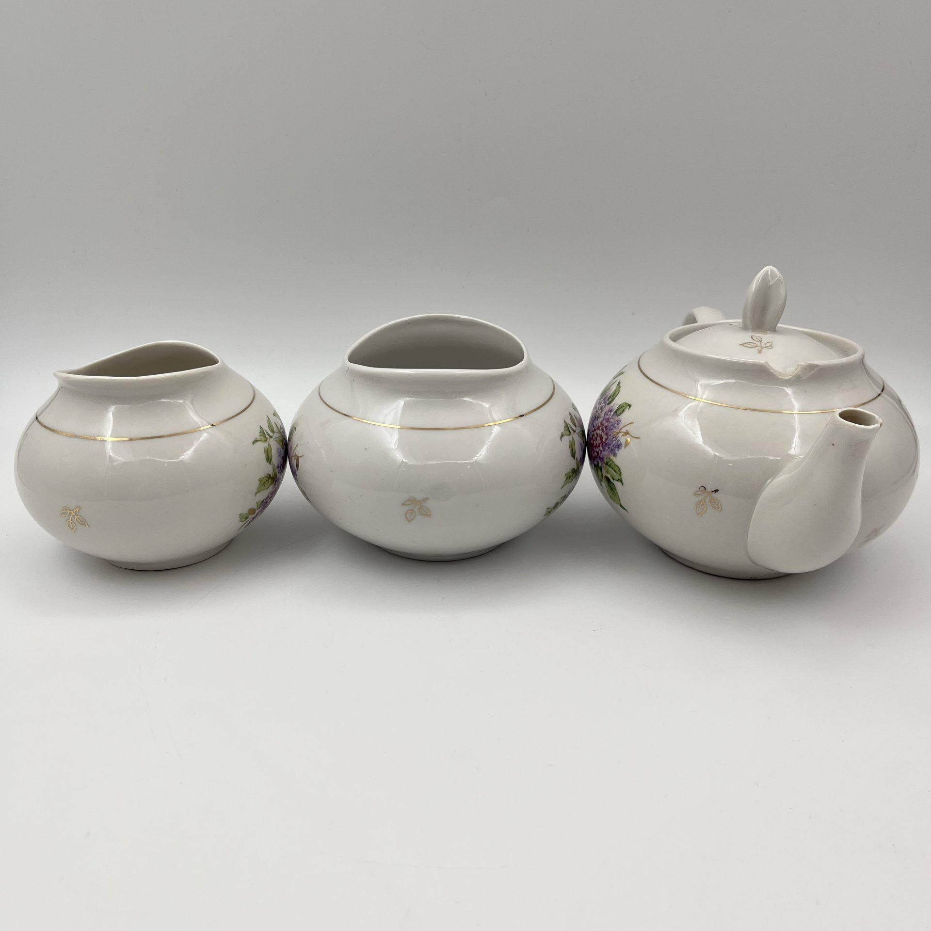 Набор из трех предметов "Сирень" (чайник, молочник и сахарница)