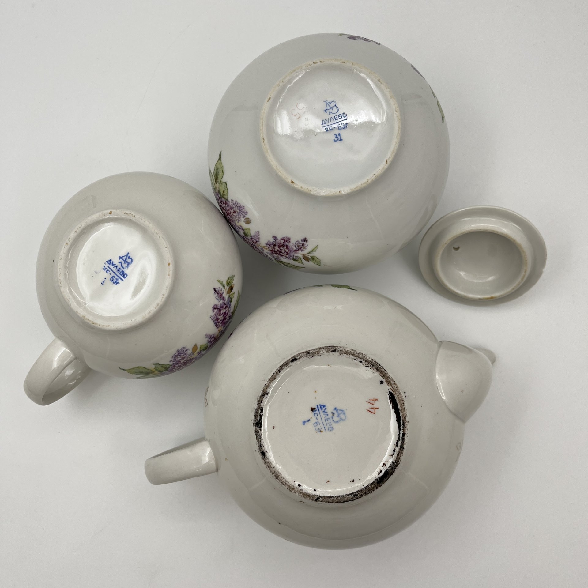 Набор из трех предметов "Сирень" (чайник, молочник и сахарница)