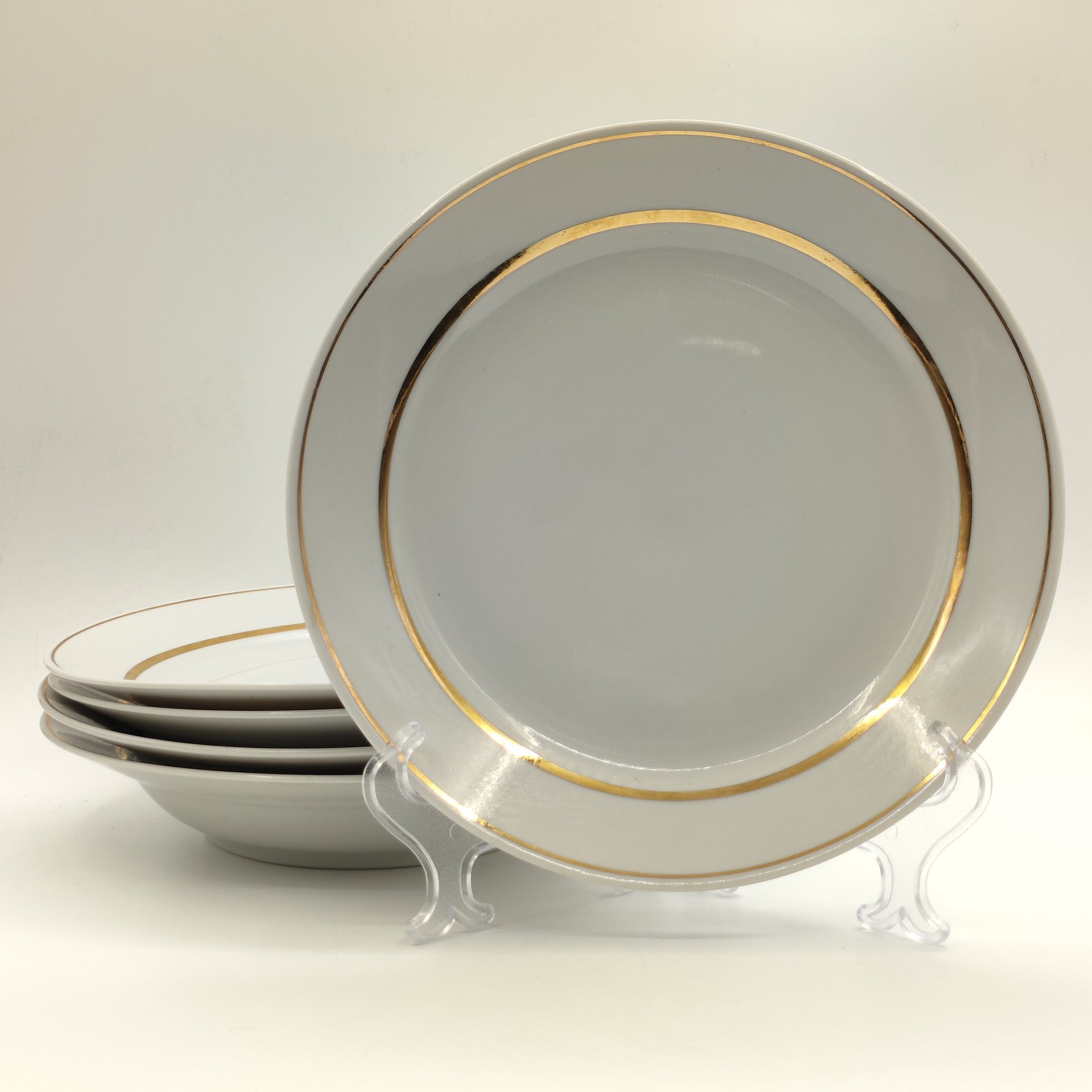 Набор из трёх обеденных и двух суповых тарелок