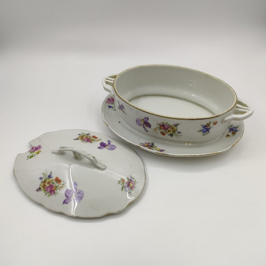 Супница (терина) с цветочным декором, фаянс, деколь, золочение, Государственная Волховская фарфорово-фаянсовая фабрика «Коминтерн», СССР, 1921-1927 гг., Государственная Волховская фарфорово-фаянсовая фабрика «Коминтерн»